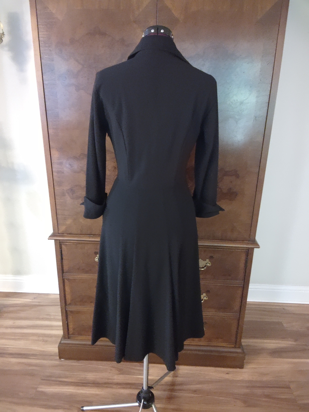 connected apparel Black Long Sleeve Pleated V-Neck Dress - Picture 4 of 8